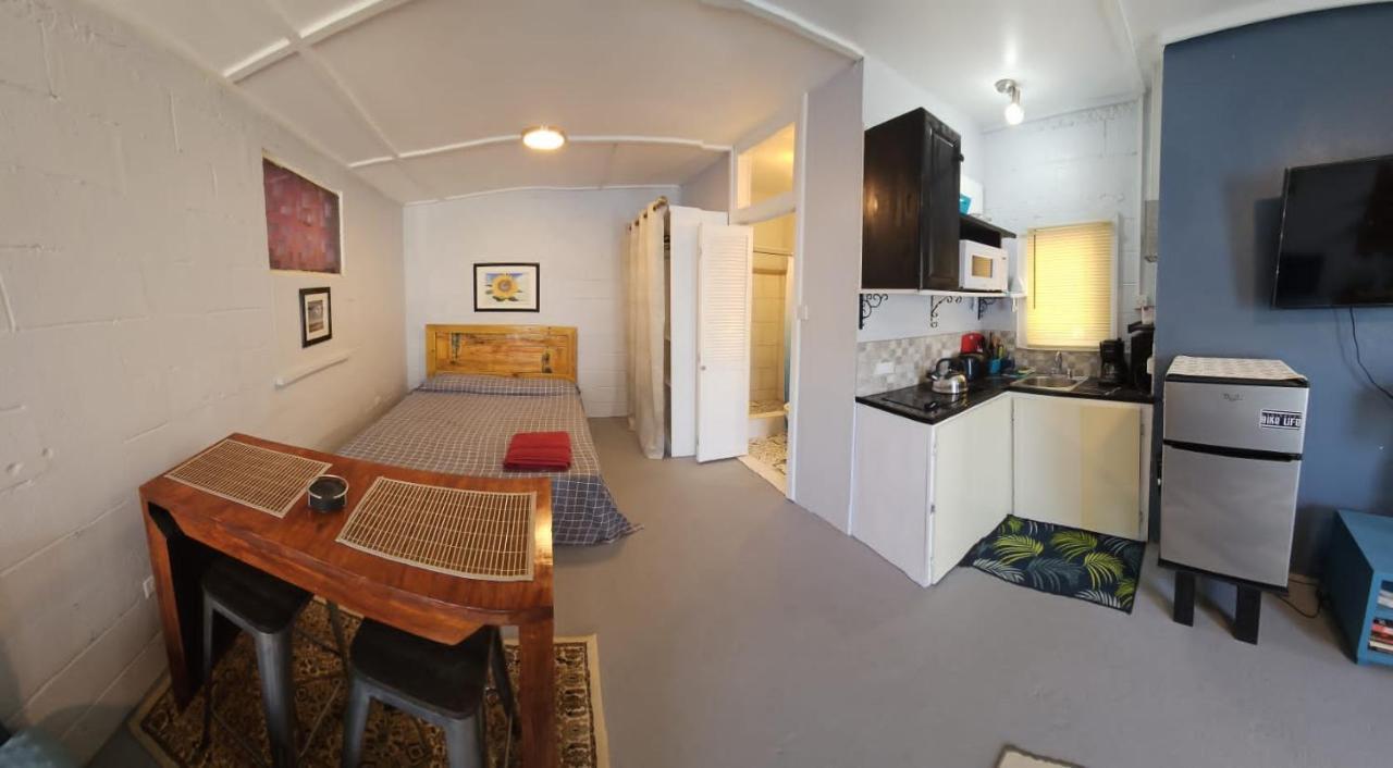 Gloria'S Mini Hideaway Apartment Christ Church Exterior foto